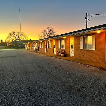 Oyo Hotel Prairie Winds Carthage Keokuk Hwy 136 Bagian luar foto