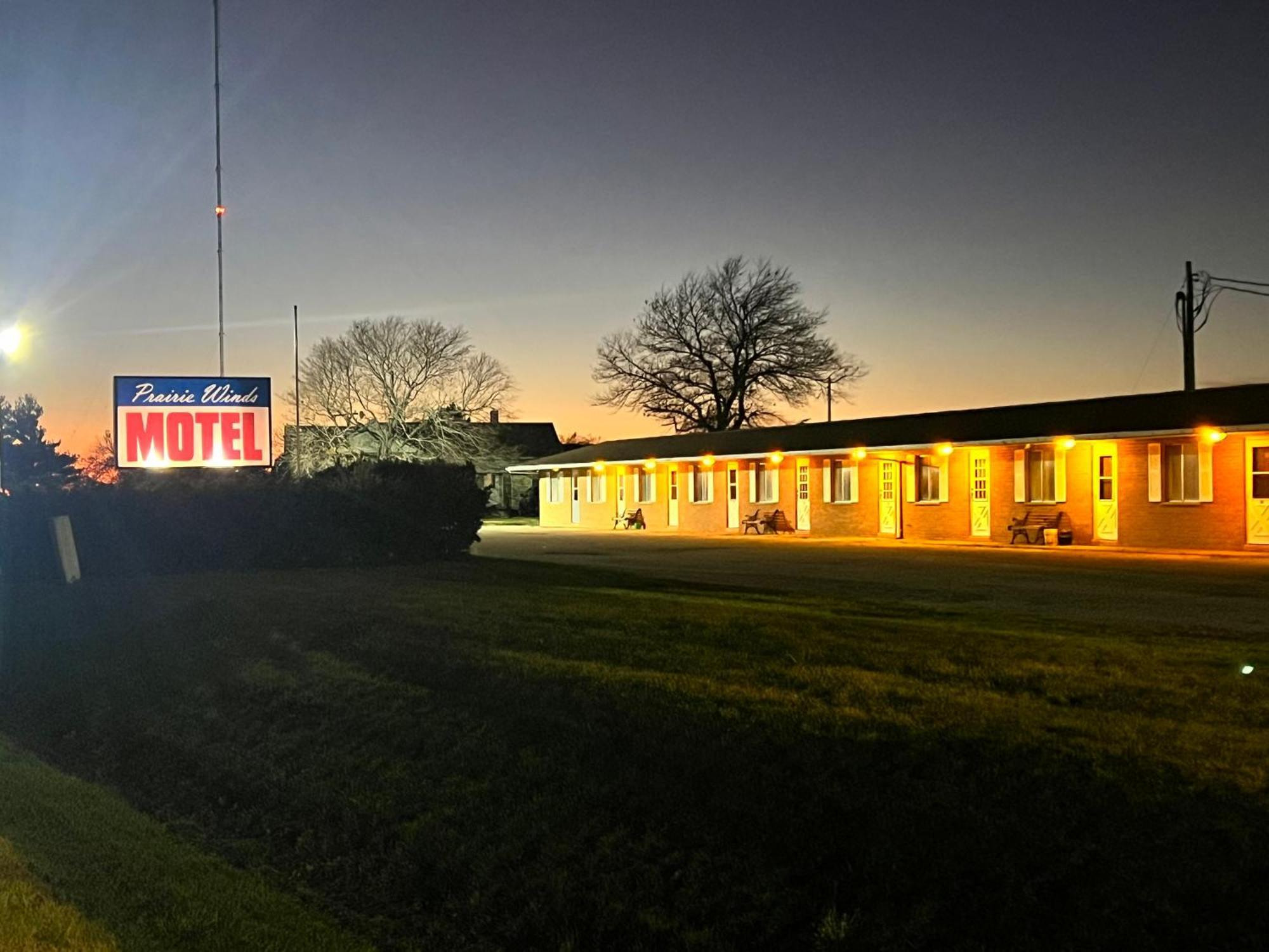 Oyo Hotel Prairie Winds Carthage Keokuk Hwy 136 Bagian luar foto