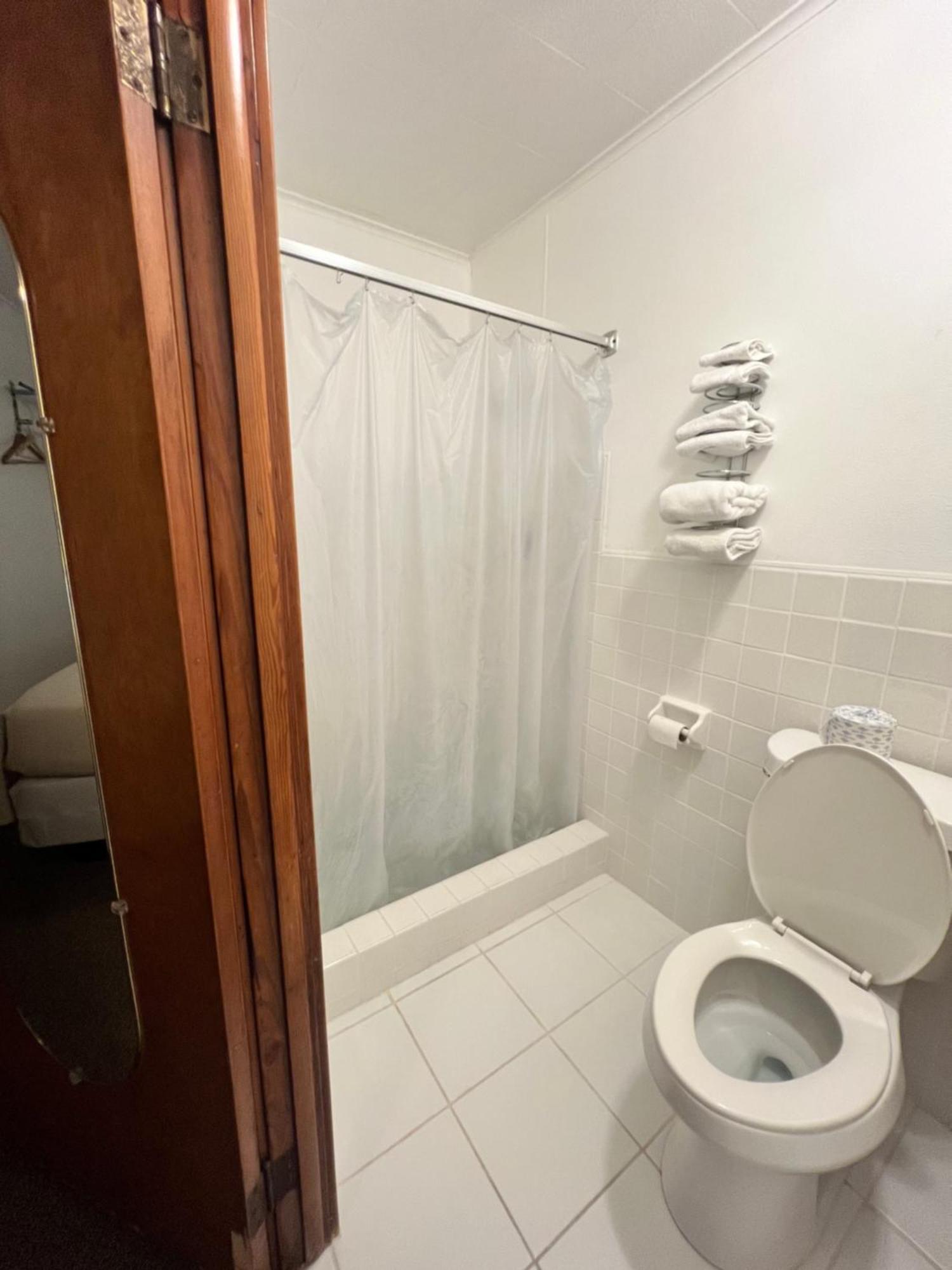 Oyo Hotel Prairie Winds Carthage Keokuk Hwy 136 Bagian luar foto