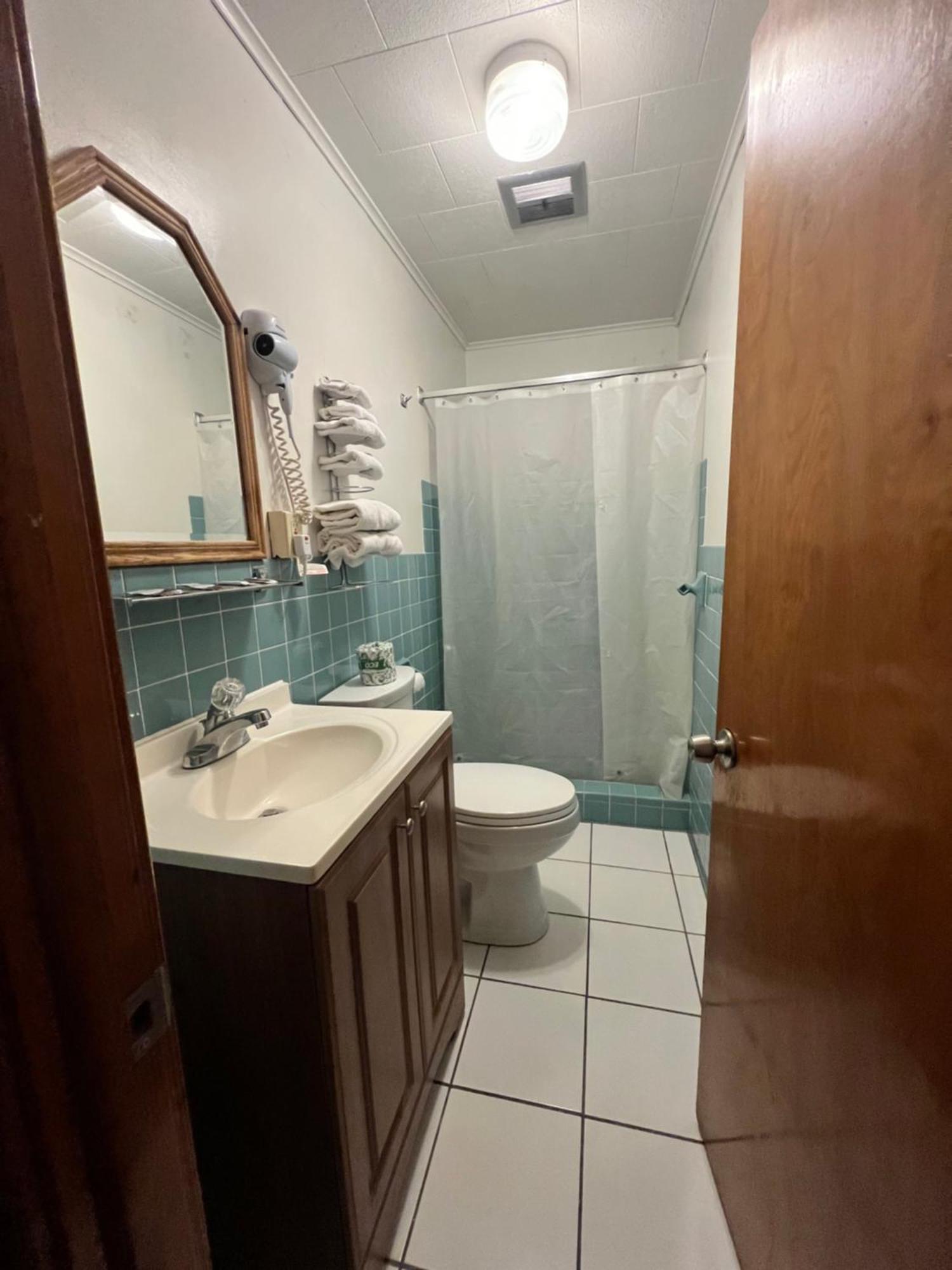 Oyo Hotel Prairie Winds Carthage Keokuk Hwy 136 Bagian luar foto