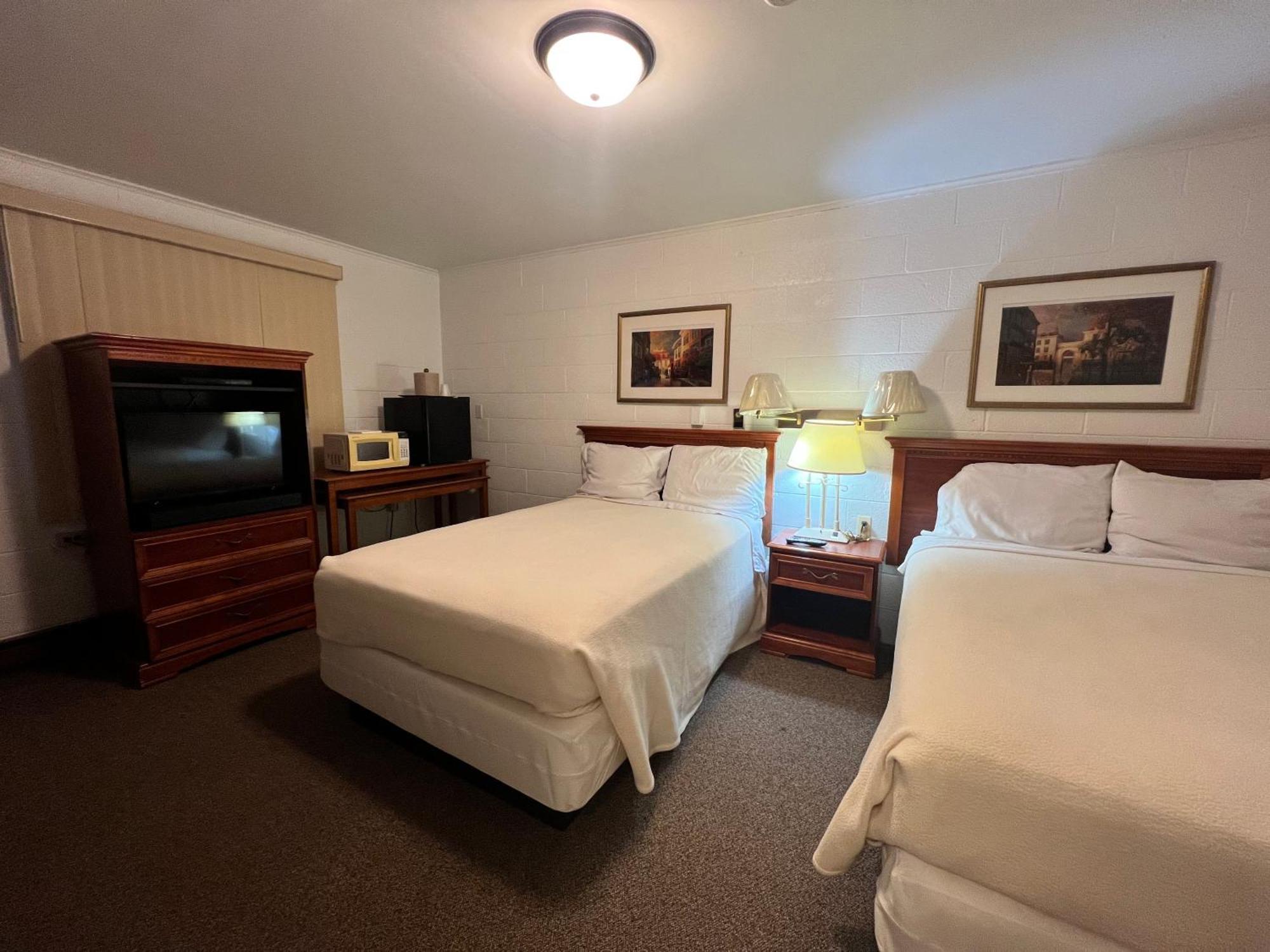 Oyo Hotel Prairie Winds Carthage Keokuk Hwy 136 Bagian luar foto