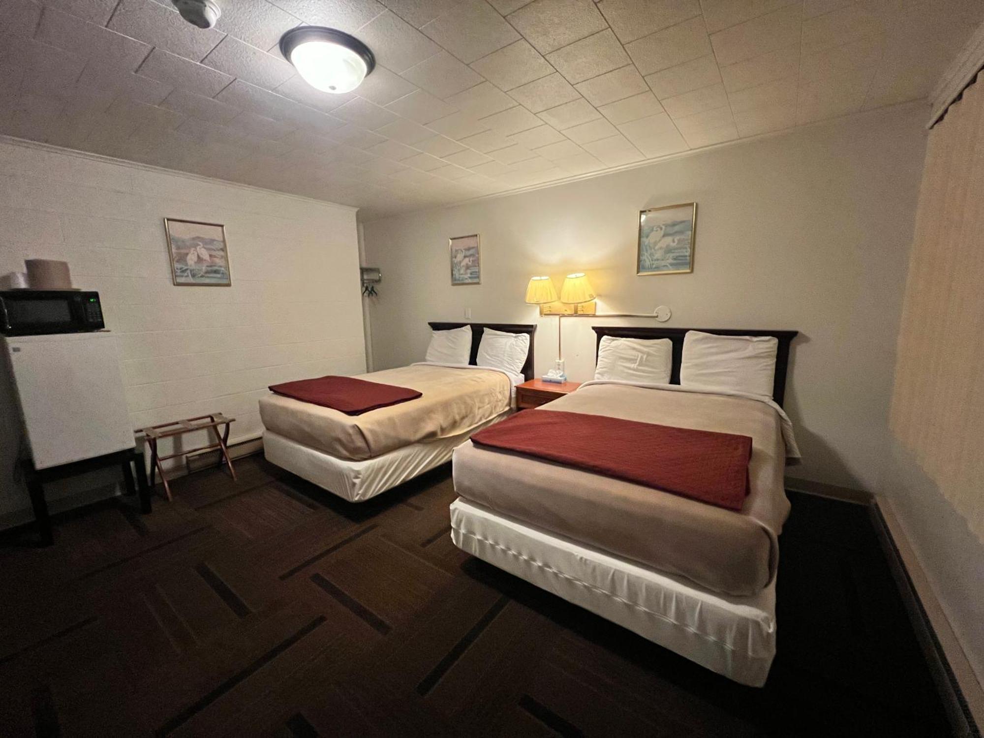 Oyo Hotel Prairie Winds Carthage Keokuk Hwy 136 Bagian luar foto