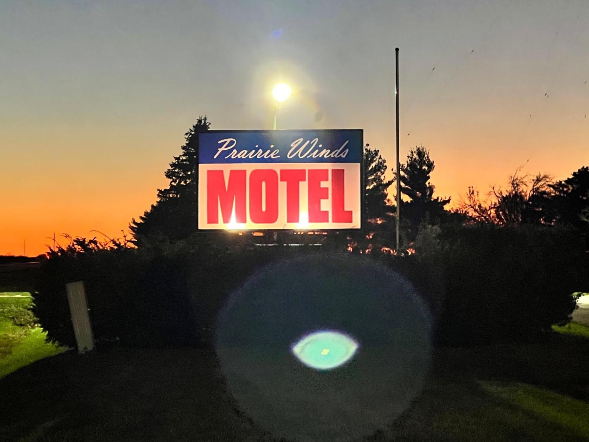 Oyo Hotel Prairie Winds Carthage Keokuk Hwy 136 Bagian luar foto